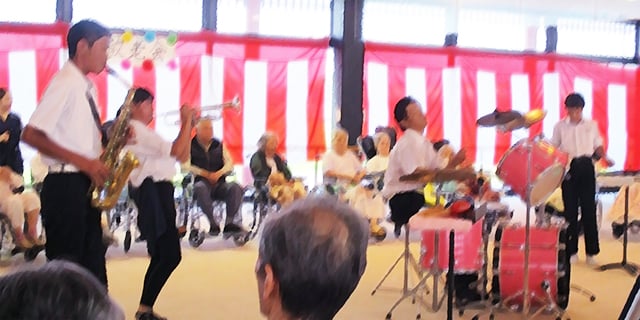 平成30年度 敬老会の様子-ご家族バンド演奏